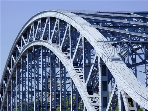 Hersteller von Brückenausrüstung rüstet Grobblechverarbeitung mit QLTEK 30000...